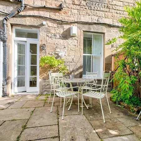 Guestready - Lovely & Overlooking Castle Apartment *