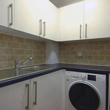 Spacious 3 Bed Townhouse With Parking Apartamento
