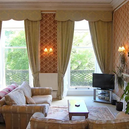 Regent Terrace, And Charming, Quiet * 爱丁堡