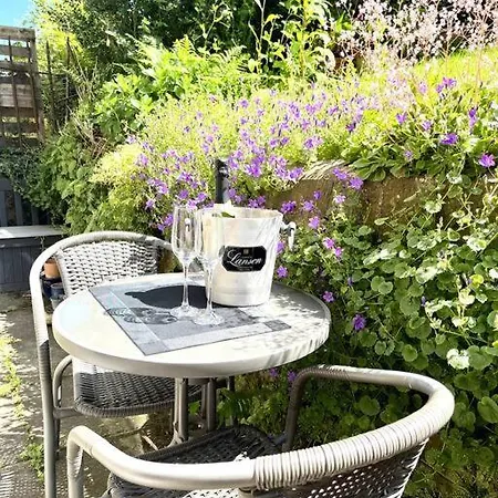 アパート The Holyrood Park Hideaway Is A Lush & Arty 2 Double Bed *