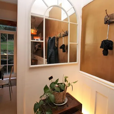 公寓 The Holyrood Park Hideaway Is A Lush & Arty 2 Double Bed