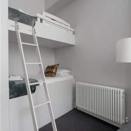 Pass The Keys Main Door 3 Bed With Free Parking Apartment Edinburgh