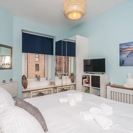 Pass The Keys Trendy Historic Flat Sleeps 4 To 6 Near Leith Shore アパート