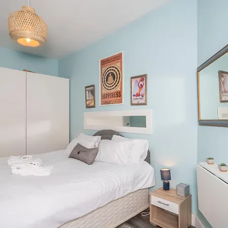 Pass The Keys Trendy Historic Flat Sleeps 4 To 6 Near Leith Shore Apartment