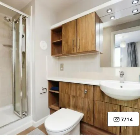 Apartment Modern 2 Bedrooms & Two Bathrooms *