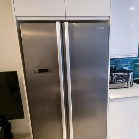 A Unique Two Level Main Door Flat In Leith, 3 Bedrooms. Edimburgo