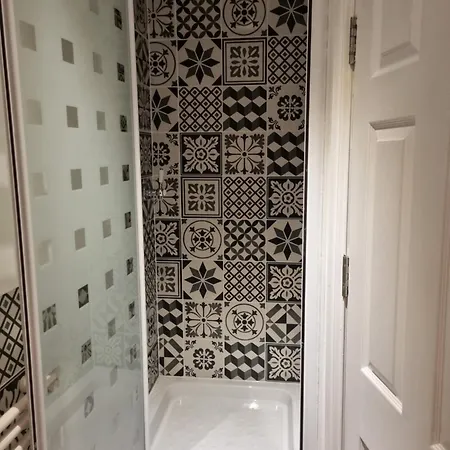 A Unique Two Level Main Door Flat In Leith, 3 Bedrooms. Apartamento Edimburgo