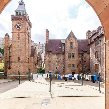 The Well Court * 에든버러