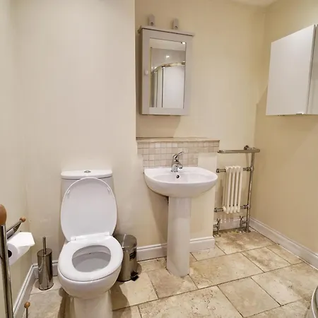 Spacious 2 Bed Next To Royal Mile & Waverley Apartment *