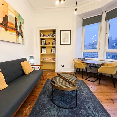 Central Edinburgh, Quirky & Modern 1 Bed *