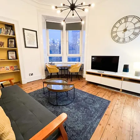 Central Edinburgh, Quirky & Modern 1 Bed Apartment
