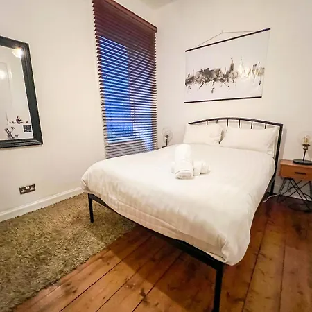 Central Edinburgh, Quirky & Modern 1 Bed