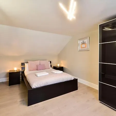 Daire George Iv Bridge - Superbly Located 3 Bedroom! *