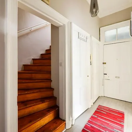 Apartment George Iv Bridge - Superbly Located 3 Bedroom!