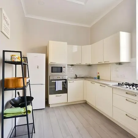 George Iv Bridge - Superbly Located 3 Bedroom! *