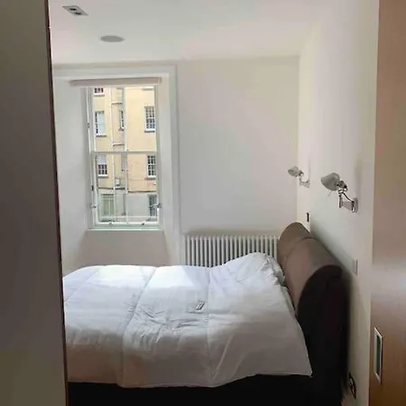 Modern Flat With Views By The Royal Mile * 에든버러