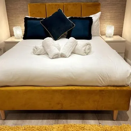 דירה Montgomery Lovely 3 Bedroom With Private Garden In Centre אדינבורו