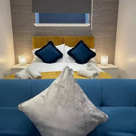 Montgomery Lovely 3 Bedroom With Private Garden In Centre