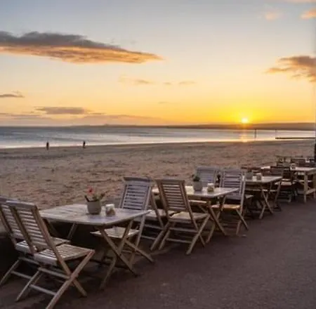 Apartman Two Bedroom With Free Side Street Parking 24