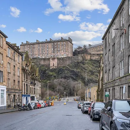 Cosy Modern Centre Flat شقة *