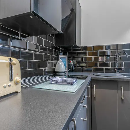 Cosy Modern Centre Flat