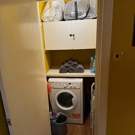 公寓 Two Bedroom With Free Side Street Parking 24 *