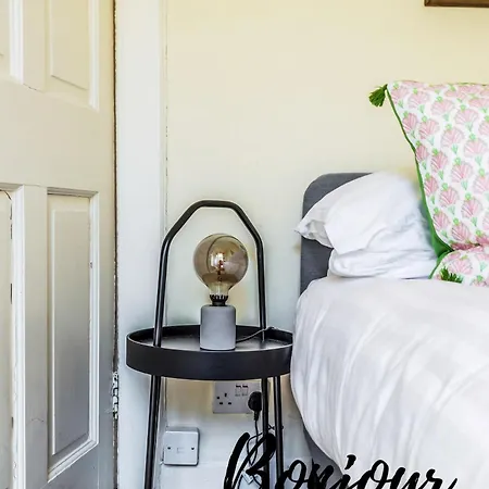 Belleville Central St James Quarter Free Offsite Parking & Views By Bonjour Residences *