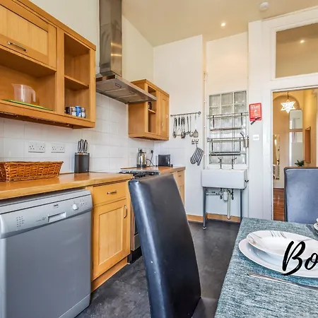 Belleville Central St James Quarter Free Offsite Parking & Views By Bonjour Residences Apartment