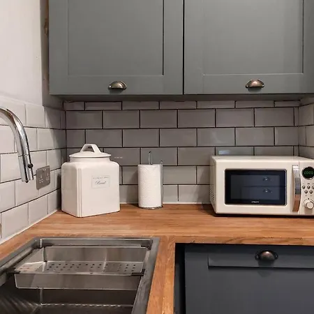 Beautiful Georgian New Town 2 Bed Appartamento *