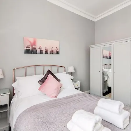 Beautiful Georgian New Town 2 Bed Apartmán *