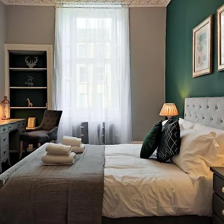 Beautiful Georgian New Town 2 Bed Apartmán