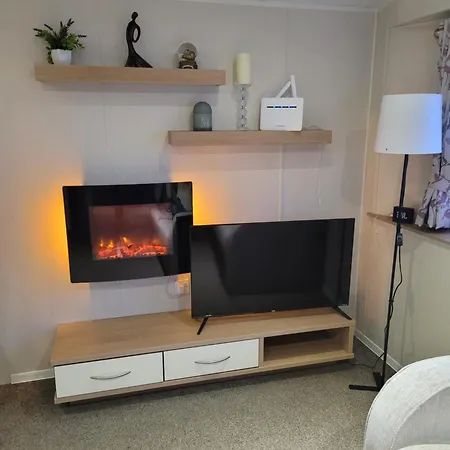Cozy Caravan Near Edinburgh