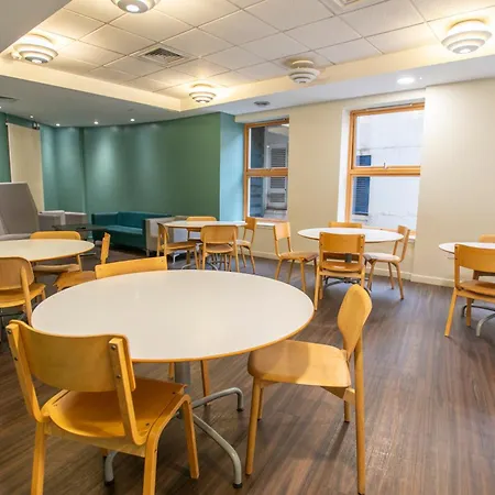 بيت شباب Edinburgh Central Accommodation