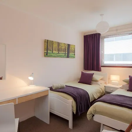 Logie Green Road Apartment *
