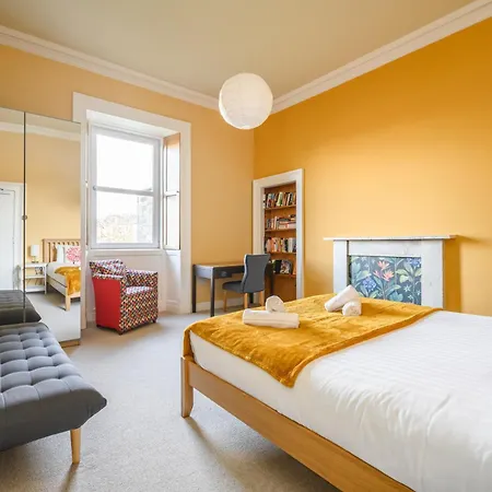 5-br 3-bth Newington - Modern&spacious