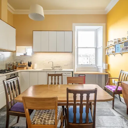 5-br 3-bth Newington - Modern & Spacious Appartement