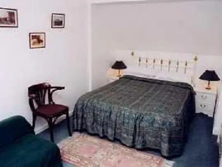 Milton House 3*