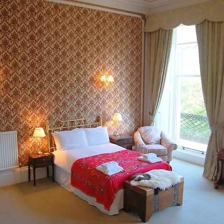 Regent Terrace, And Charming, Quiet 爱丁堡