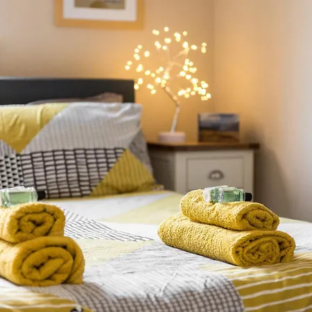 Cosy Roseburn Apartment, - 2 Bedrooms, Free Parking Apartmán