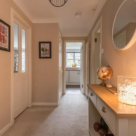 Cosy Roseburn Apartment, - 2 Bedrooms, Free Parking