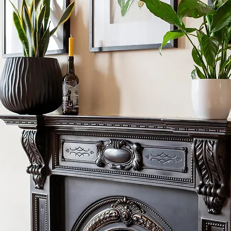 Stylish Victorian Apartment's Close To The Botanical Gardens, Free Parking!