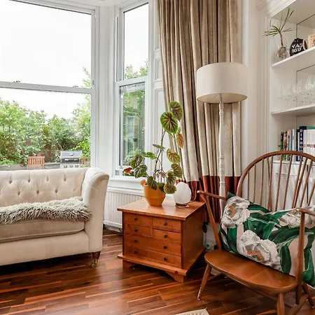 Stylish Victorian Apartment's Close To The Botanical Gardens, Free Parking! *