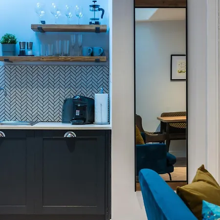Apartamento Quiet, 2 Bedroom Royal Mile Gem Edimburgo