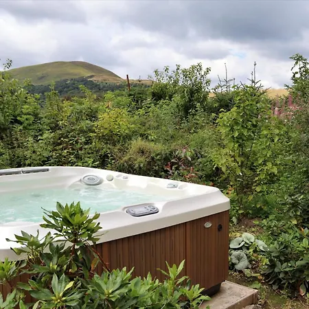 Semesterbostad Damhead In With A Hot Tub