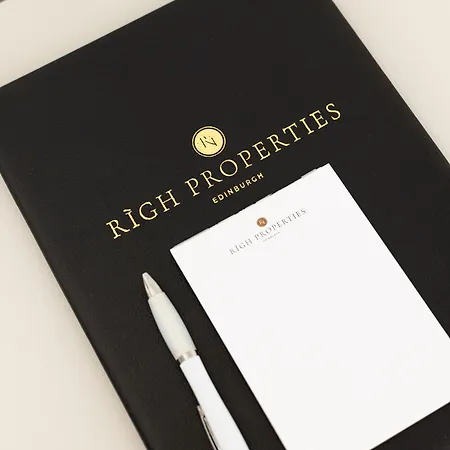 Righ - Luxurious Centre Three Bedroom *