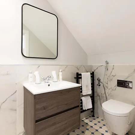 Righ - Luxurious Centre Three Bedroom * Edinburgh