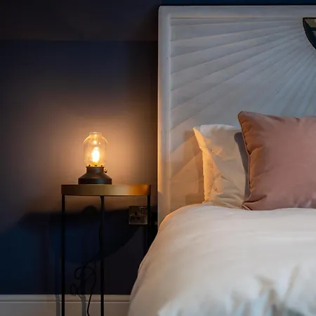 89 The Merchants- Chic By The House Of Danu