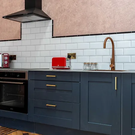 89 The Merchants- Chic By The House Of Danu 4* Edinburgh