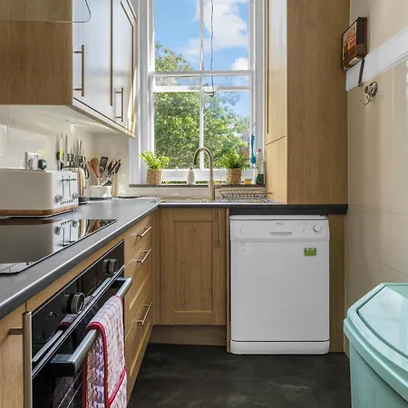 Marchmont Traditional