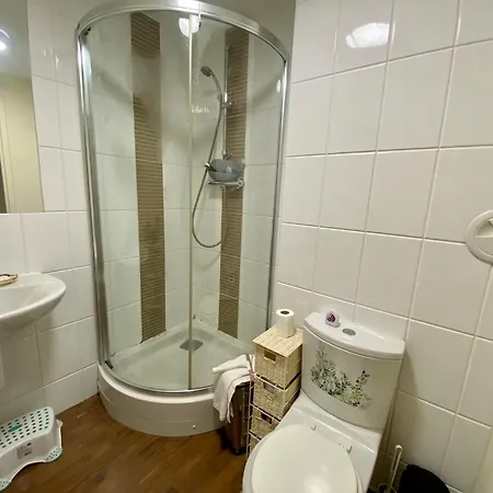 Lovely Double With Private Bathroom And Double With Shared Toilet & Parking Free Homestay